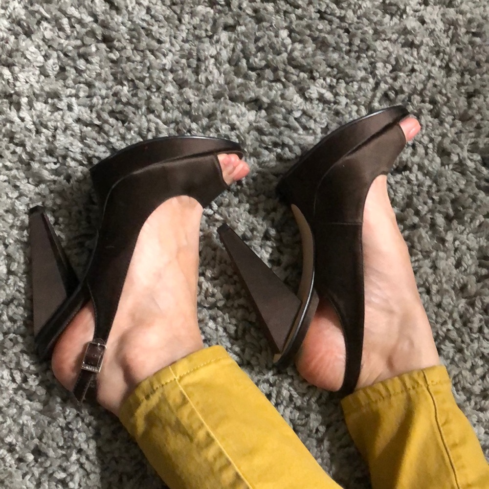 Brown satin pumps brand new - Picture 1 of 4